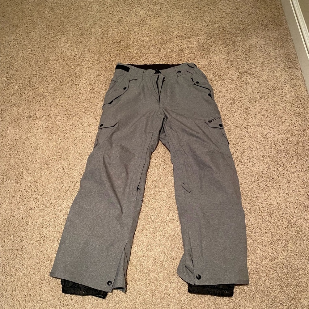 686 snowboard pants.